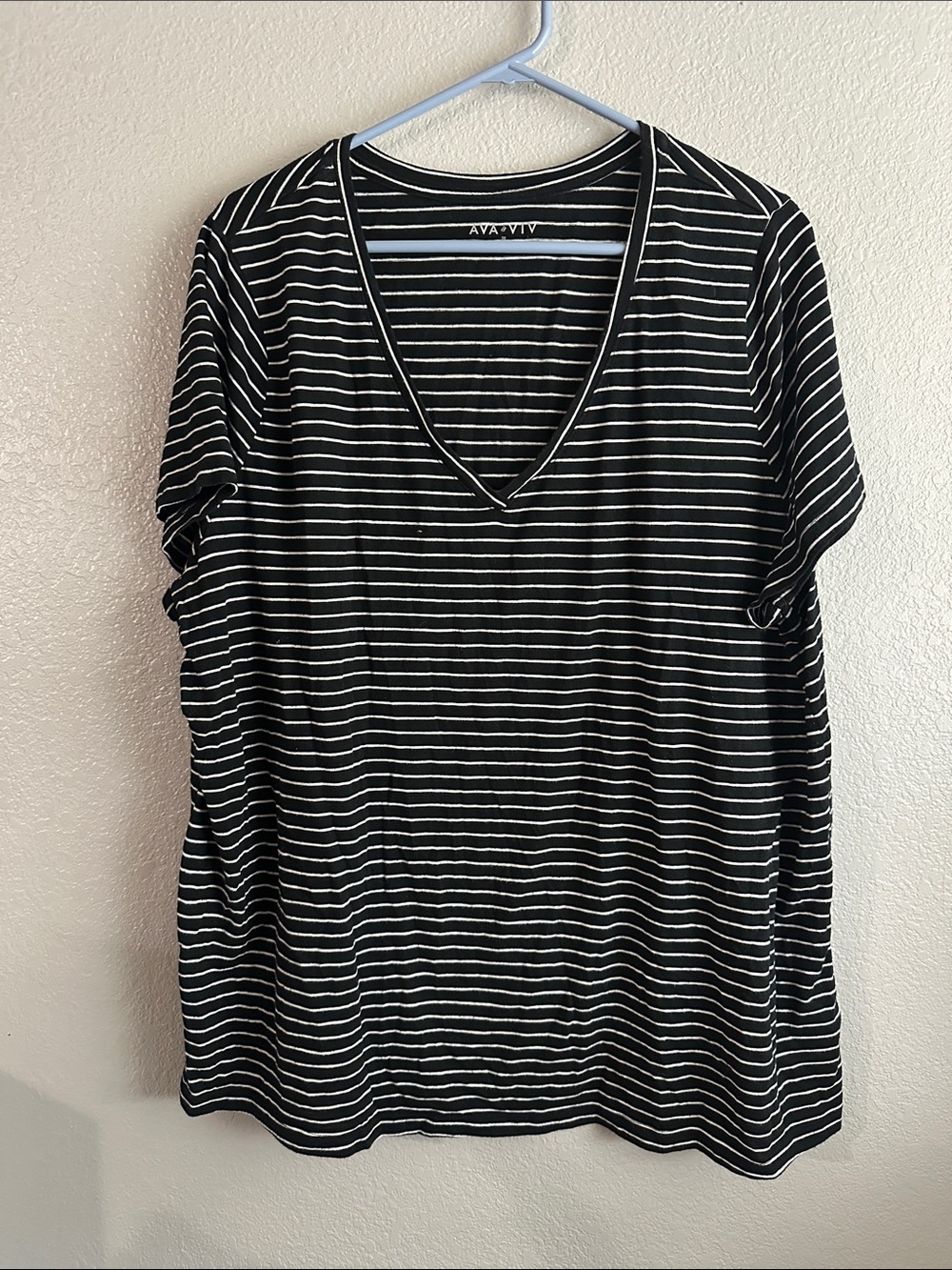 Ava & Viv Black and White Striped V-Neck Short Sleeve Top